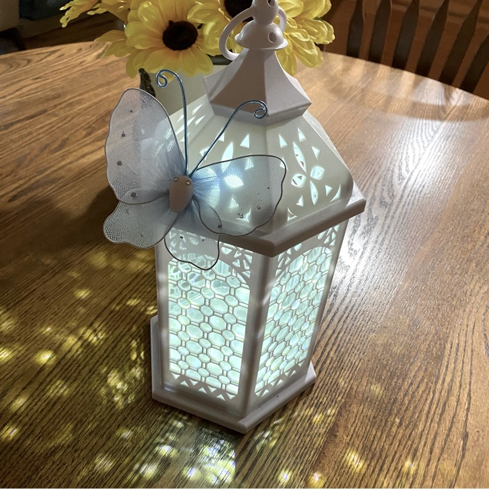 White lantern that lights up. Batteries required